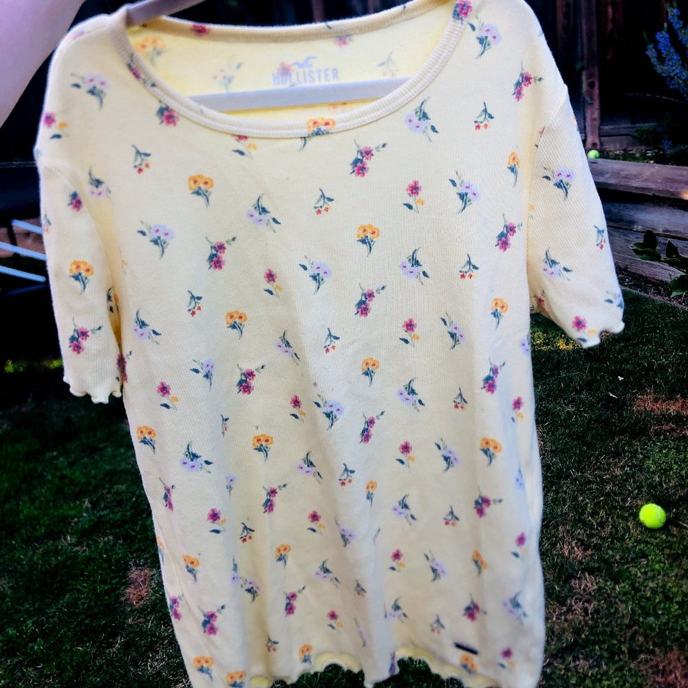 Hollister Yellow Floral Baby Tee - Barely Worn - Cheap Shipping - XS